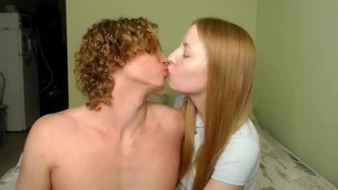 Snapshot of lessyxjhony chatting on 11/16/25, 03:39 Alisa Jhony online show from 11/16/25, 03:39