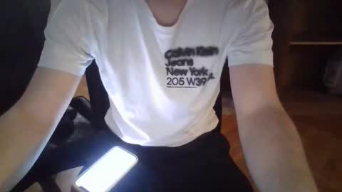 Snapshot of lestaro chatting on 12/22/25, 06:05 neoglo online show from 12/22/25, 06:05