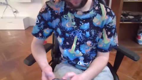 Snapshot of lestaro chatting on 02/01/26, 10:52 neoglo online show from 02/01/26, 10:52