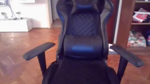 Snapshot of lestaro chatting on 03/19/26, 06:23 neoglo online show from 03/19/26, 06:23