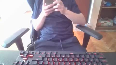 Snapshot of lestaro chatting on 04/01/26, 11:22 neoglo online show from 04/01/26, 11:22