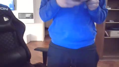 Snapshot of lestaro chatting on 04/21/26, 06:44 neoglo online show from 04/21/26, 06:44