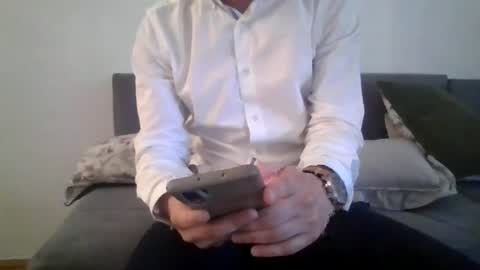 Snapshot of lestaro chatting on 06/14/26, 07:21 neoglo online show from 06/14/26, 07:21