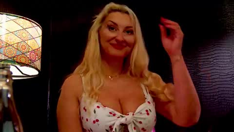 Snapshot of leticiareys chatting on 12/18/25, 07:53 leticiareys online show from 12/18/25, 07:53