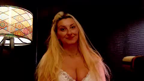 Snapshot of leticiareys chatting on 01/14/26, 03:28 leticiareys online show from 01/14/26, 03:28