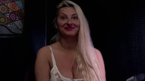 Snapshot of leticiareys chatting on 04/20/26, 11:35 leticiareys online show from 04/20/26, 11:35