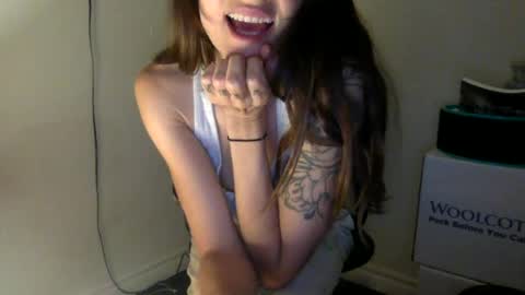 Snapshot of letjennybe chatting on 06/18/26, 02:34 strawberrywatermelonpink22 online show from 06/18/26, 02:34