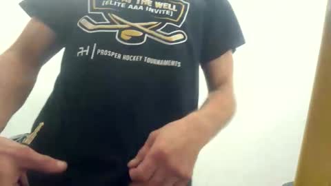 Snapshot of letmehitthat1986 chatting on 10/19/25, 03:07 letmehitthat1986 online show from 10/19/25, 03:07