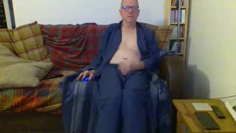 Snapshot of letmestrip chatting on 12/13/24, 12:09 paul online show from 12/13/24, 12:09