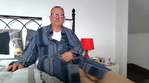 Snapshot of letmestrip chatting on 09/12/25, 07:52 paul online show from 09/12/25, 07:52