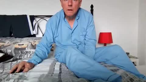 Snapshot of letmestrip chatting on 09/14/25, 08:13 paul online show from 09/14/25, 08:13