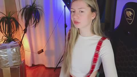 Snapshot of lettablush chatting on 12/21/24, 12:49 letta online show from 12/21/24, 12:49