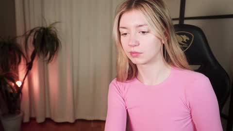 Snapshot of lettablush chatting on 01/23/25, 07:07 letta online show from 01/23/25, 07:07