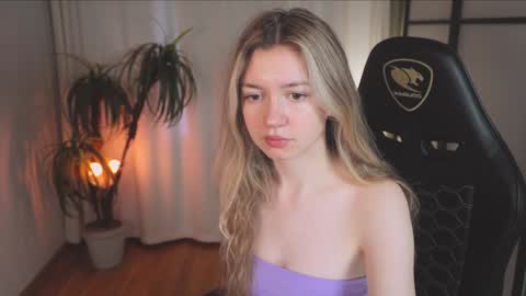 Snapshot of lettablush chatting on 02/01/25, 12:26 letta online show from 02/01/25, 12:26