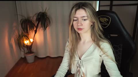 Snapshot of lettablush chatting on 02/07/25, 12:17 letta online show from 02/07/25, 12:17