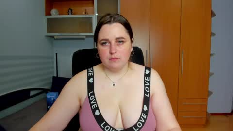Naomi online show from 05/26/26, 07:04