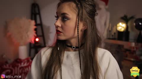 Letty Moa         - IG direct letty moa online show from 12/21/24, 12:31