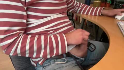 leukurrt online show from 10/27/25, 07:56