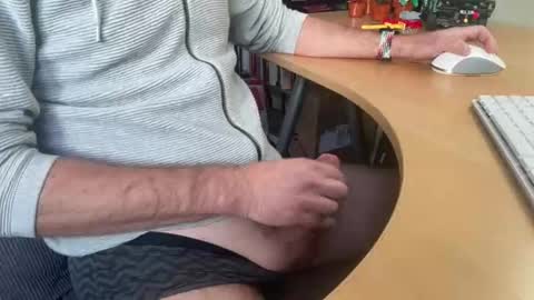 leukurrt online show from 11/17/25, 10:21