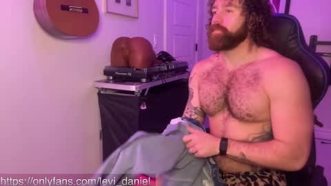 Snapshot of levi_daniel chatting on 11/19/25, 09:37 Levi Daniel online show from 11/19/25, 09:37