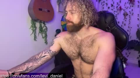 Snapshot of levi_daniel chatting on 12/16/25, 03:11 Levi Daniel online show from 12/16/25, 03:11