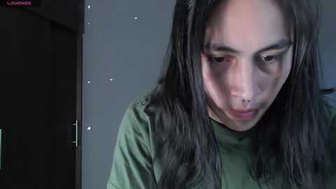 Snapshot of levi_shine_ chatting on 12/15/24, 04:59 levi online show from 12/15/24, 04:59