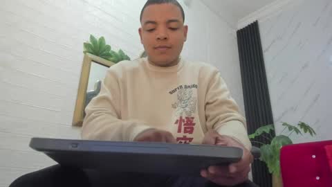 Snapshot of levifiree chatting on 06/01/26, 04:36 L E V I online show from 06/01/26, 04:36