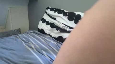 Snapshot of lewenzi chatting on 09/29/25, 01:38 lewenzi online show from 09/29/25, 01:38