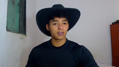 Snapshot of lewis_ly chatting on 04/27/26, 05:22 i am lewis ly EDUARDO MEMDOZA15 online show from 04/27/26, 05:22