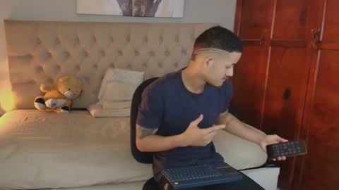 Snapshot of lewishamiltom chatting on 03/08/26, 03:05 lewis online show from 03/08/26, 03:05