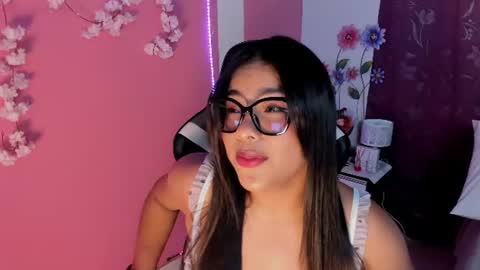Snapshot of lexa_murphy1 chatting on 07/10/26, 01:43 xiara online show from 07/10/26, 01:43