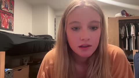 Snapshot of lexaarose05 chatting on 12/18/24, 12:43 lexisRose online show from 12/18/24, 12:43