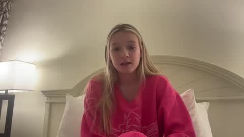 Snapshot of lexaarose05 chatting on 01/03/25, 12:11 lexisRose online show from 01/03/25, 12:11