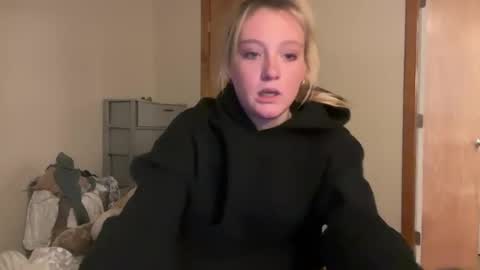 Snapshot of lexaarose05 chatting on 03/12/25, 02:41 lexisRose online show from 03/12/25, 02:41