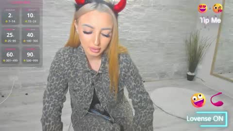 Lexi online show from 10/08/25, 05:05