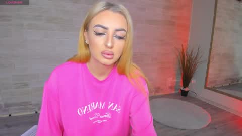 Lexi online show from 10/27/25, 09:02