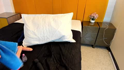 Lexi Howard  online show from 02/05/25, 06:46