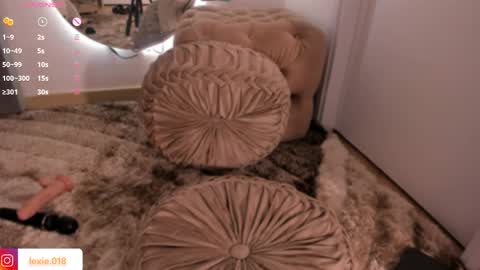 Snapshot of lexie_red chatting on 02/20/25, 12:52 LEXIE online show from 02/20/25, 12:52