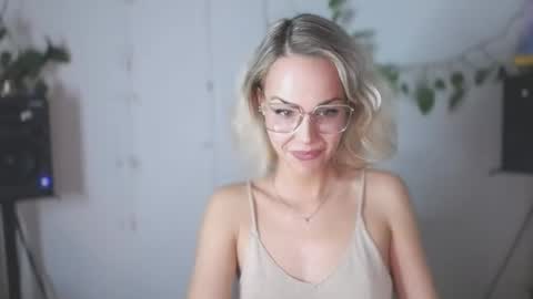 Snapshot of lexie_wild chatting on 12/10/24, 11:43 Lexie online show from 12/10/24, 11:43