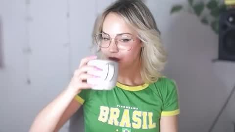 Snapshot of lexie_wild chatting on 01/09/25, 08:03 Lexie online show from 01/09/25, 08:03