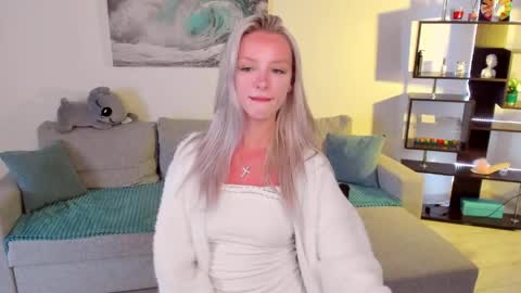 Snapshot of lexieblonde chatting on 05/27/26, 08:55 lexieblonde online show from 05/27/26, 08:55