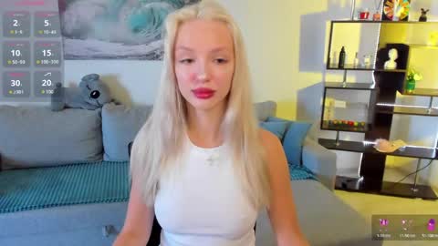 Snapshot of lexieblonde chatting on 06/08/26, 05:30 lexieblonde online show from 06/08/26, 05:30