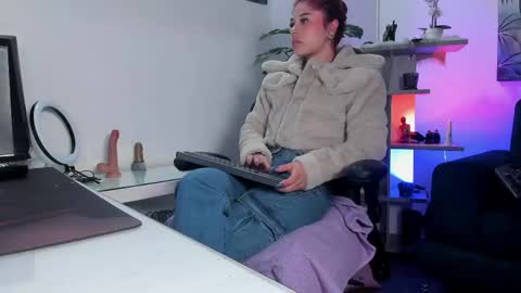 Snapshot of lexietaylor chatting on 05/22/26, 12:11 Lexie online show from 05/22/26, 12:11
