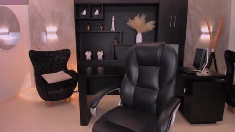 Snapshot of lexiewayne chatting on 12/30/24, 10:55 Lexie online show from 12/30/24, 10:55