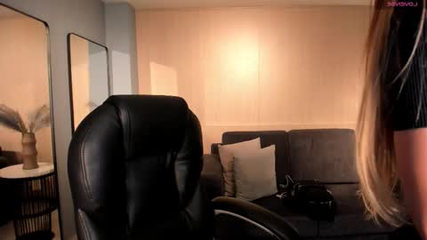 Snapshot of lexiewayne chatting on 10/16/25, 09:27 Lexie online show from 10/16/25, 09:27