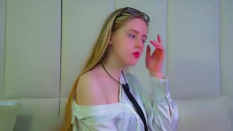 Snapshot of lexireadway chatting on 09/30/25, 08:19 Lexi online show from 09/30/25, 08:19