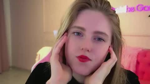 Snapshot of lexireadway chatting on 10/14/25, 06:47 Lexi online show from 10/14/25, 06:47