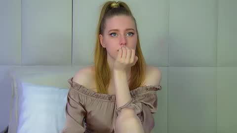 Snapshot of lexireadway chatting on 11/21/25, 06:23 Lexi online show from 11/21/25, 06:23