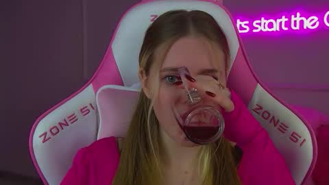 Snapshot of lexireadway chatting on 11/22/25, 06:18 Lexi online show from 11/22/25, 06:18