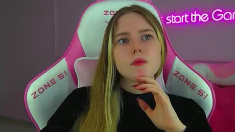 Snapshot of lexireadway chatting on 11/25/25, 06:46 Lexi online show from 11/25/25, 06:46